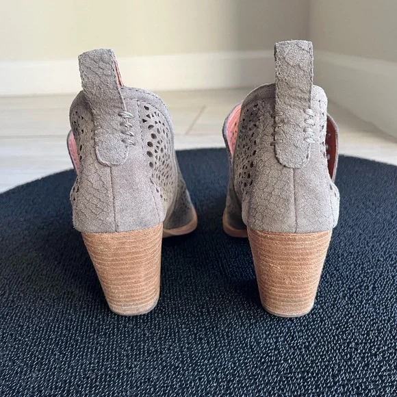 Jeffrey Campbell Beige Ankle Booties - Picture 5 of 8